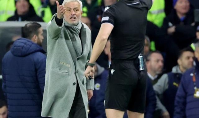 穆帅出局炮轰裁判“傲慢” 为什么全世界跟他对着干