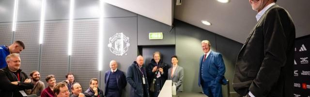 篮球知识-拉爵入股曼联何时过审？拉爵：顺利的话，2月中旬前