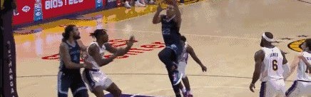 55体育网-37岁老兵再度血拼40分钟 皇帝倒地令众人心头一紧