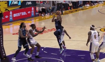 55体育网-37岁老兵再度血拼40分钟 皇帝倒地令众人心头一紧